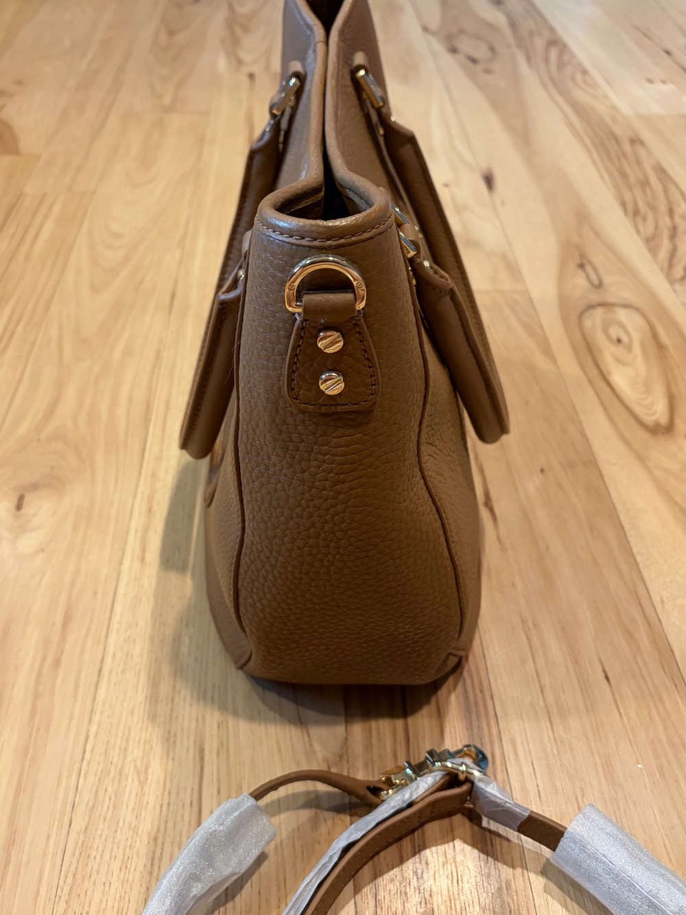 Authentic Tory Burch Amanda hobo bag VGUC with detachable strap - Picture 7 of 10